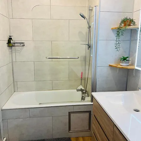 T2 Calme A 2 Pas Du Centre Апартаменты *